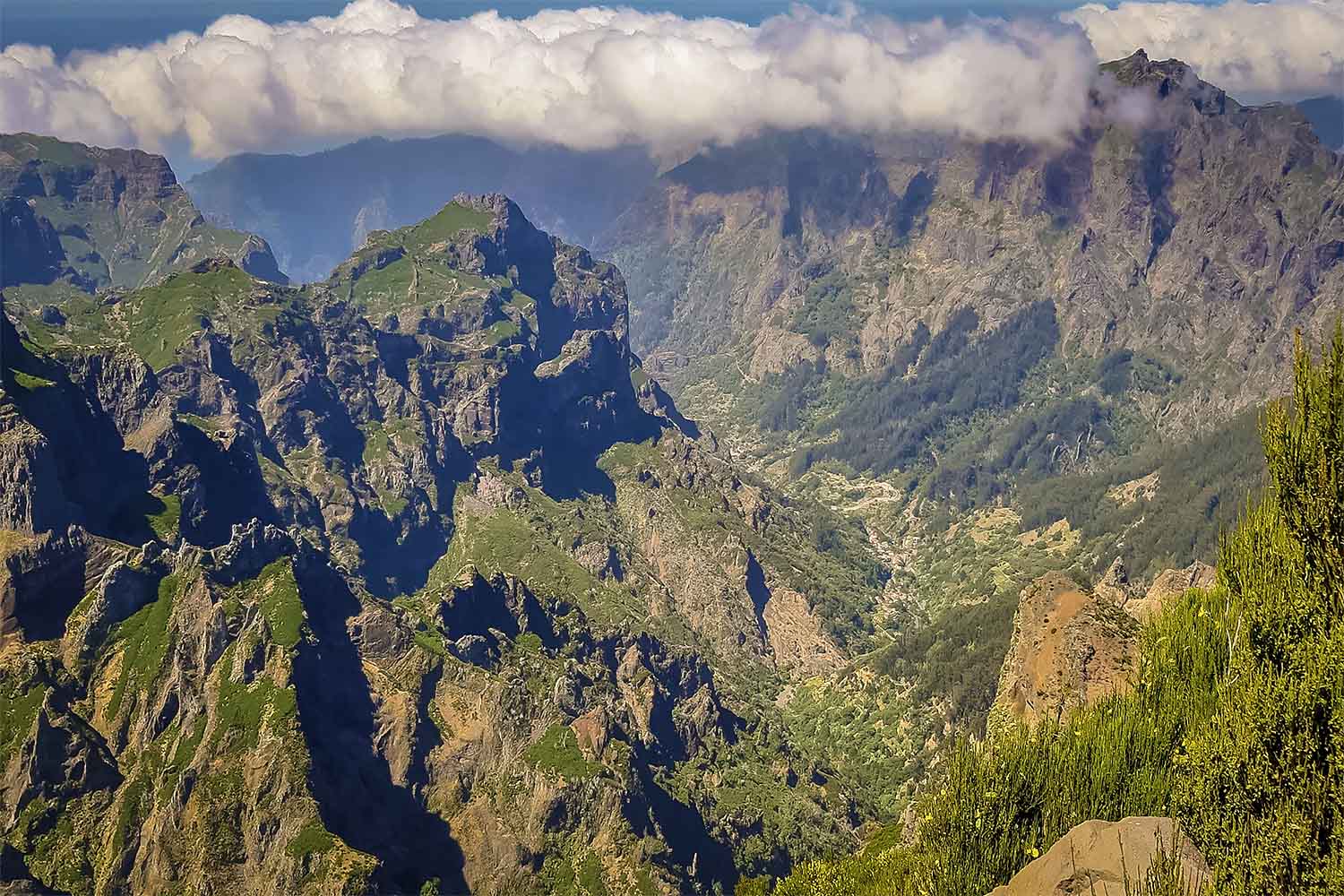 Pico Arieiro – Pico Ruivo Walk