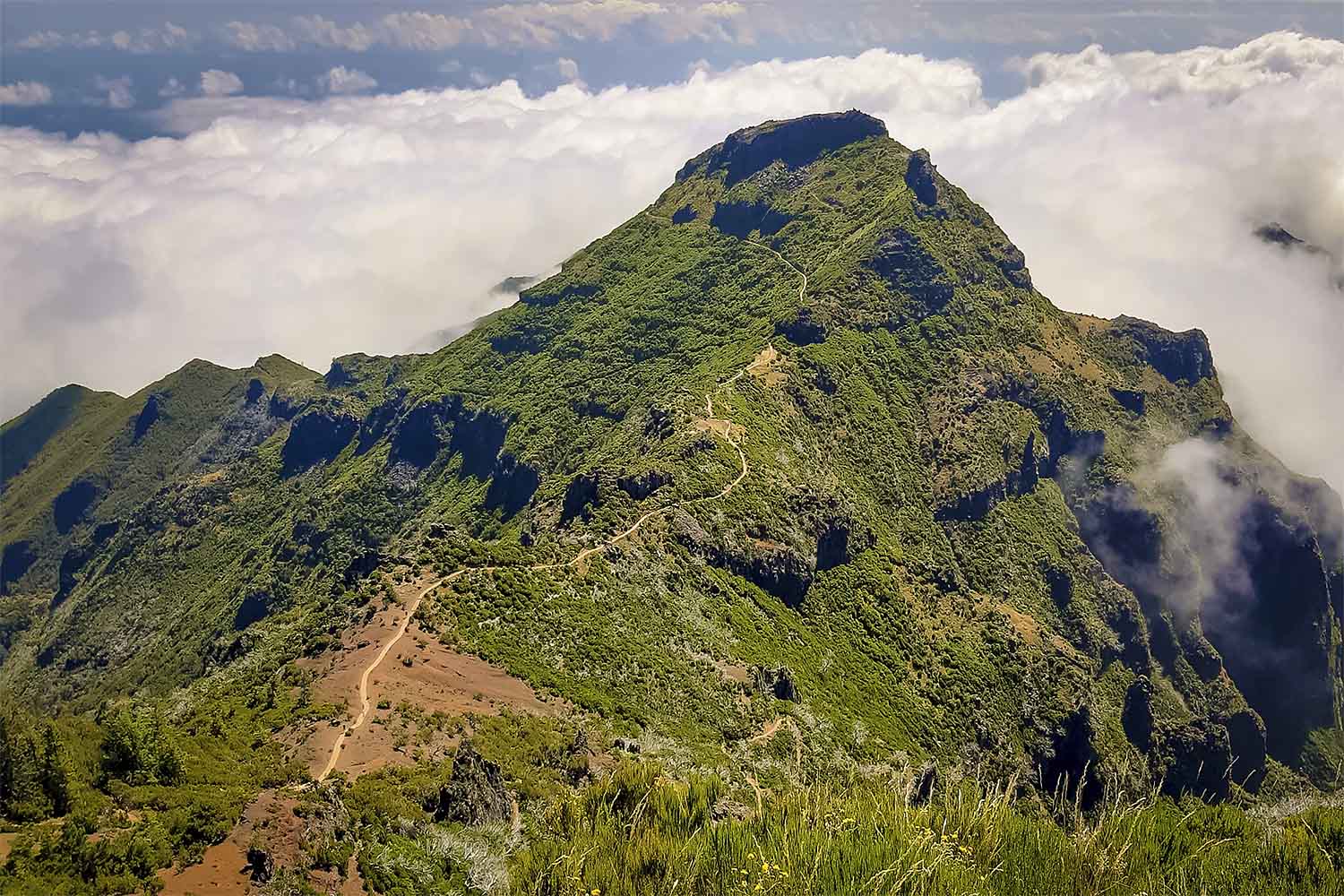 Pico Arieiro – Pico Ruivo Walk