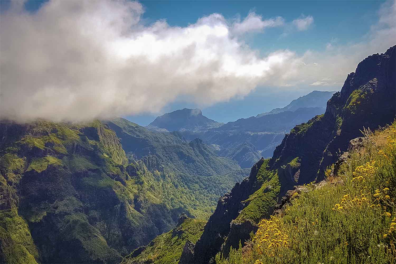 Pico Arieiro – Pico Ruivo Walk