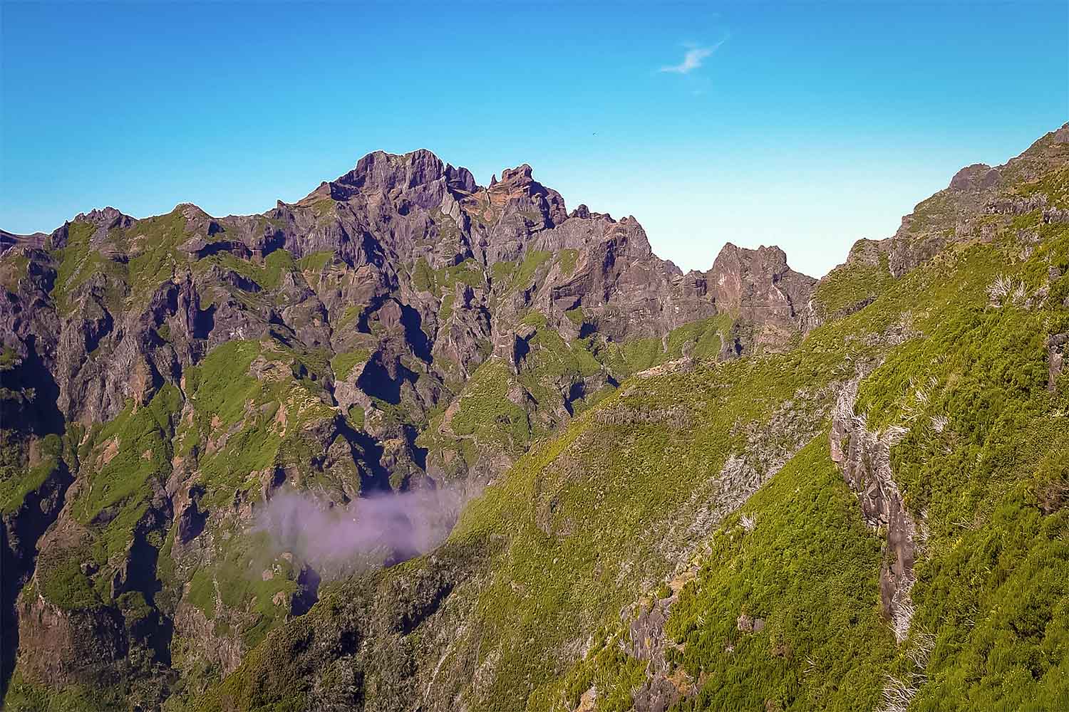 Pico Arieiro – Pico Ruivo Walk