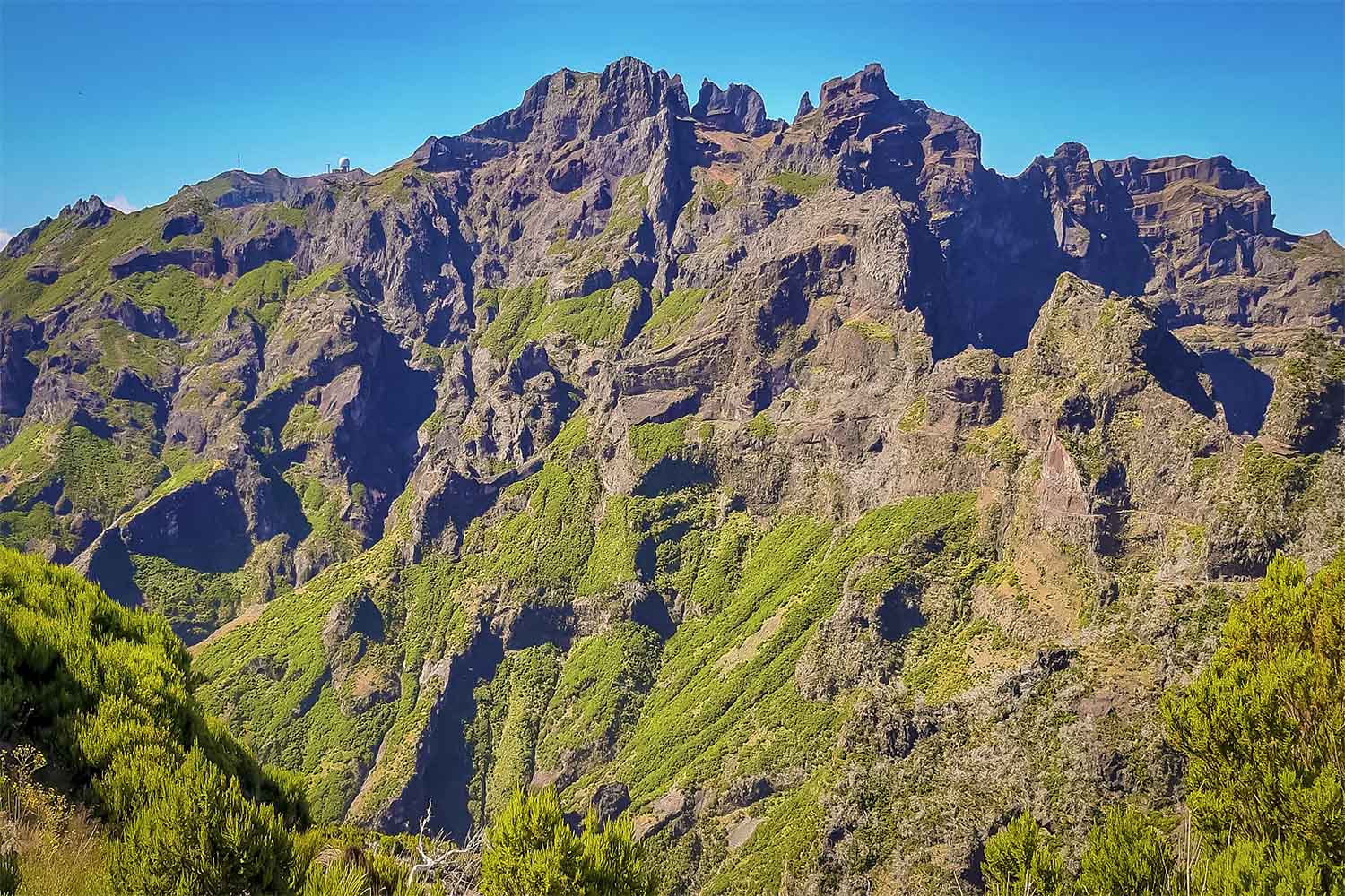 Pico Arieiro – Pico Ruivo Walk