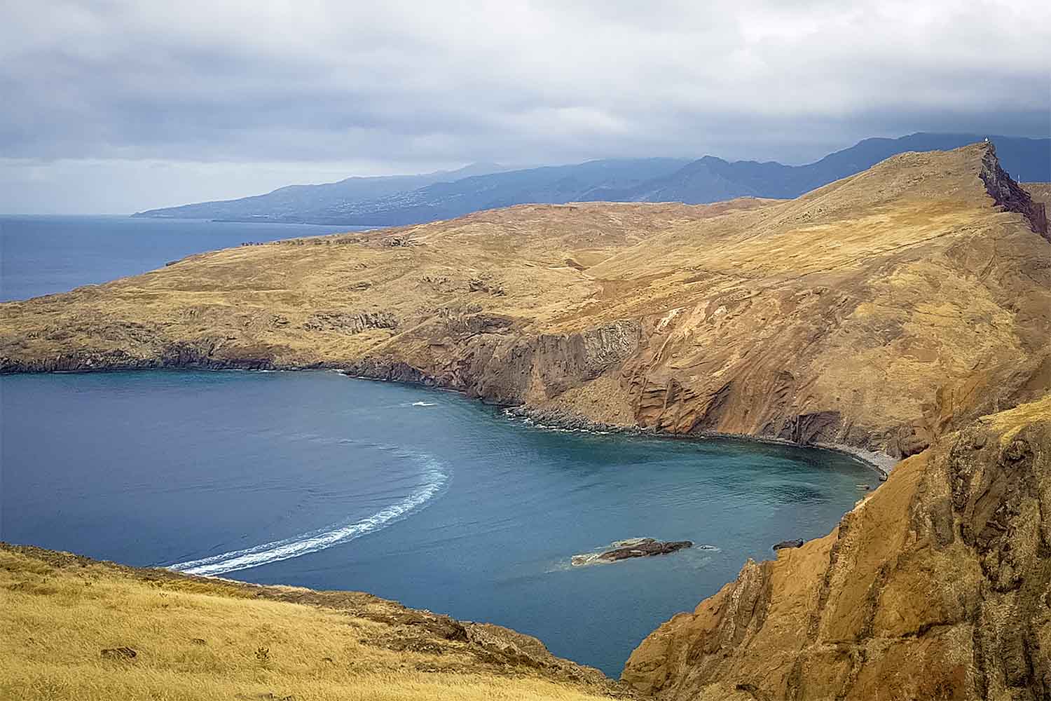 PONTA SÃO LOURENÇO WALK AND BOAT RETURN